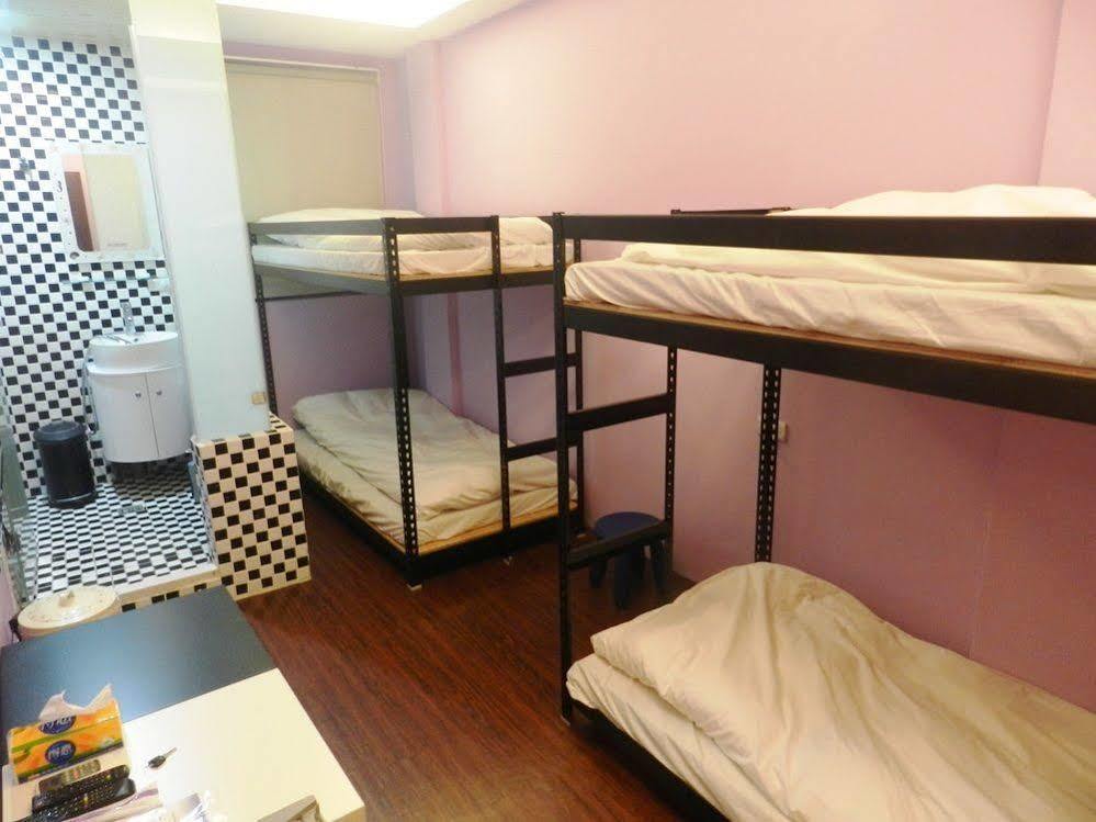 Feng Chia House Hostel Taichung Exterior photo